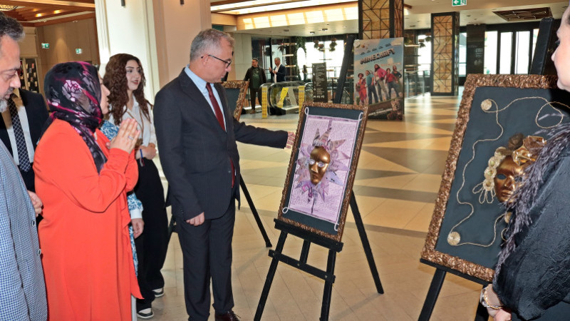 SURET-İ KADIN SERGİSİYLE KADIN İMAJINA SANATSAL DOKUNUŞ