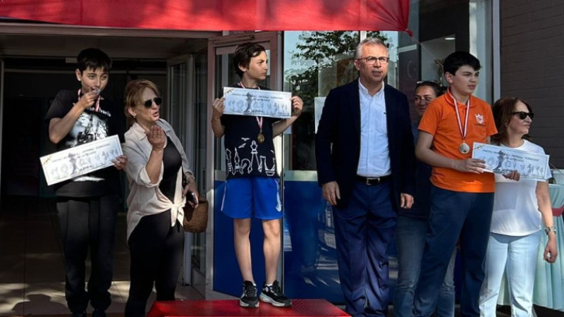 Satranç şampiyonları ödüllendirildi