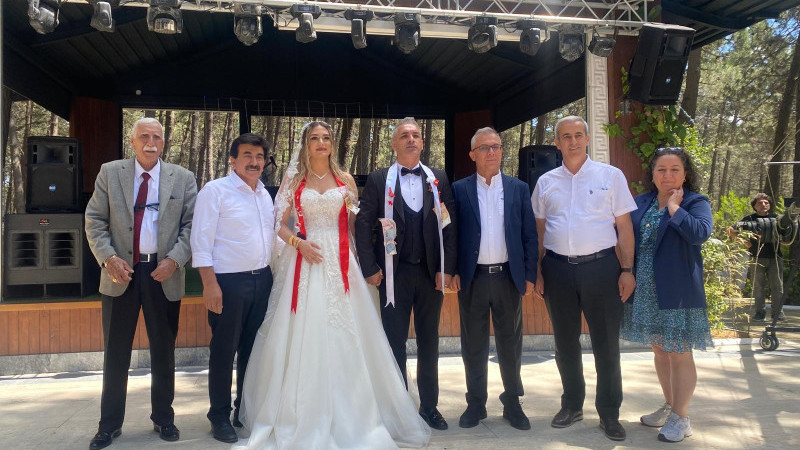 Muhtar Çılgın dünyaevine girdi