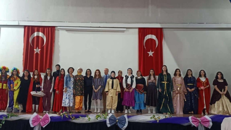 GENÇ TASARIMCILARDAN GÖZ KAMAŞTIRAN DEFİLE