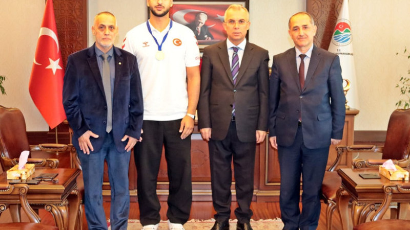 TİRYAKİ’DEN ŞAMPİYON SPORCUYA TEBRİK