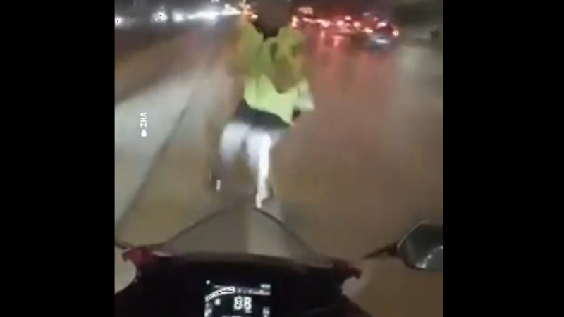 Maltepe’de motosiklet sürücüsü polise çarptı