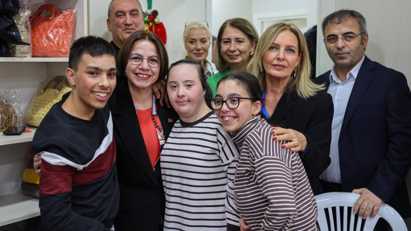 ÖZEL GEREKSİNİMLİ BİREYLER İÇİN YENİ YIL KUTLAMASI