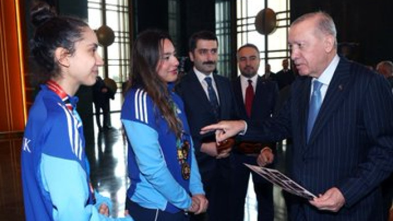 TİRYAKİ’DEN ŞAMPİYON KARDEŞLERE TEBRİK