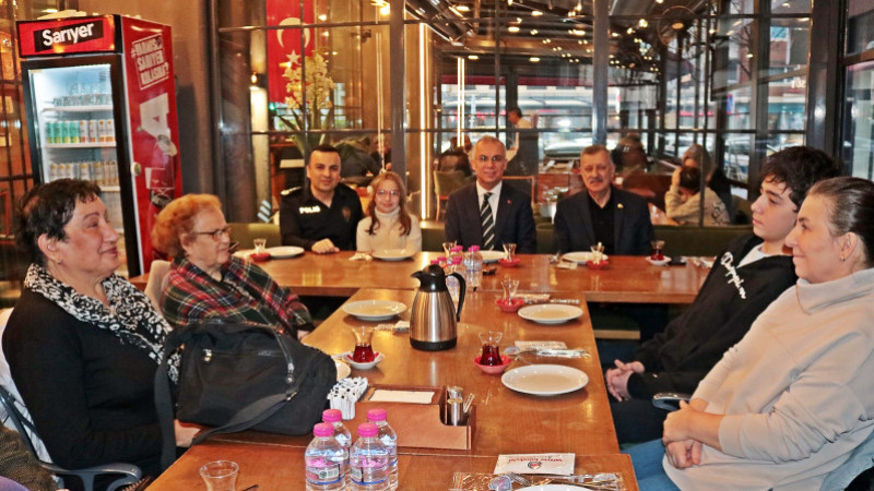 Tiryaki, şehit aileleriyle bir araya geldi