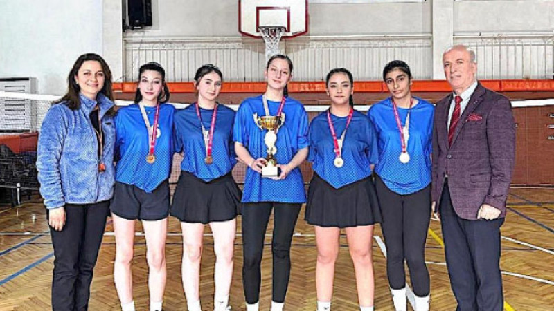 Maltepe Kız Meslek Badminton’da İlçe Şampiyonu