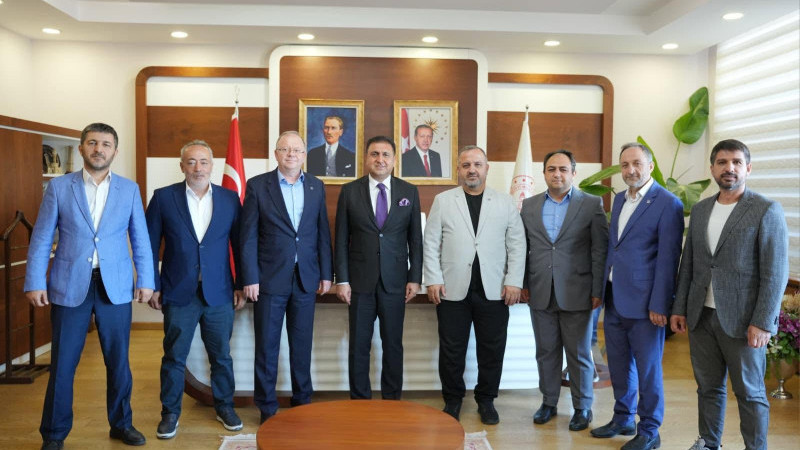 Okullar ideolojik çatışma sahası değil