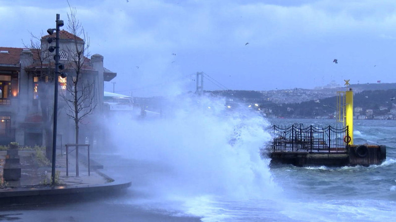 İSTANBUL’A FIRTINA UYARISI