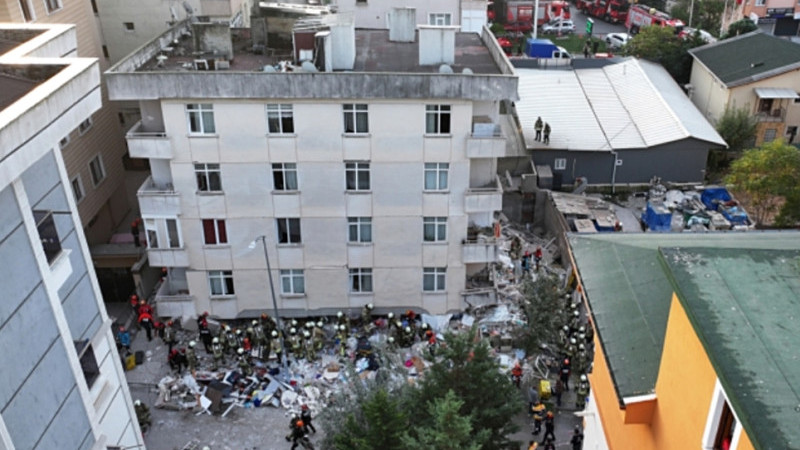 Enkazda 6 kişi aranıyor