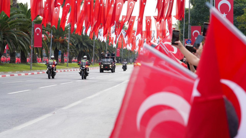 YAŞASIN CUMHURİYET